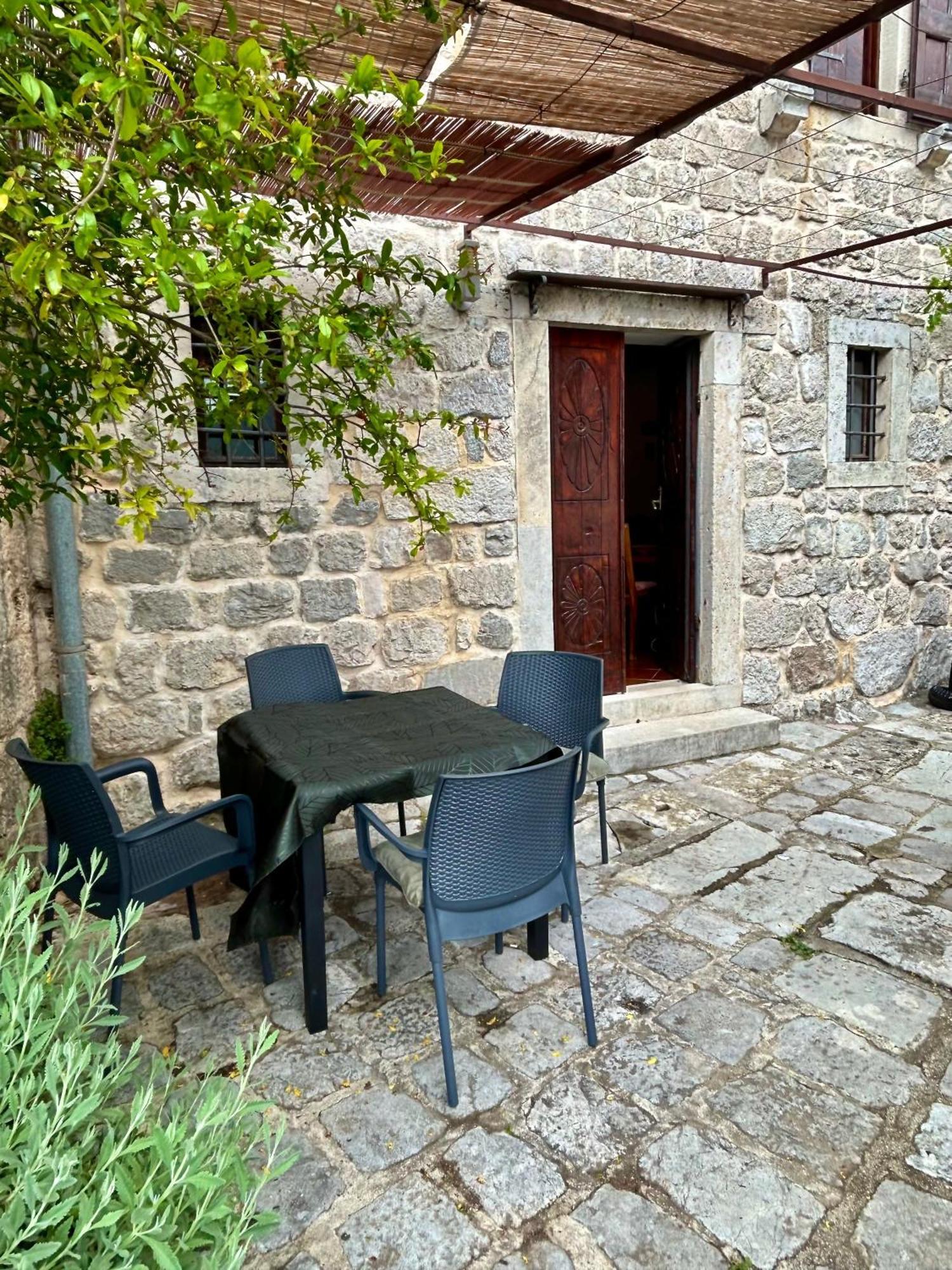 Charming Bohemian House In Perast Vila Exterior foto